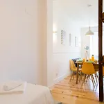 Altido New And Trendy 2-Bed Flat With Seaview In Lapa